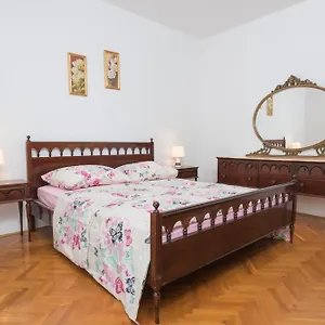 Dzeki Appartamento