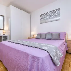 Kristina, Comfortable And Close To The Center Appartamento